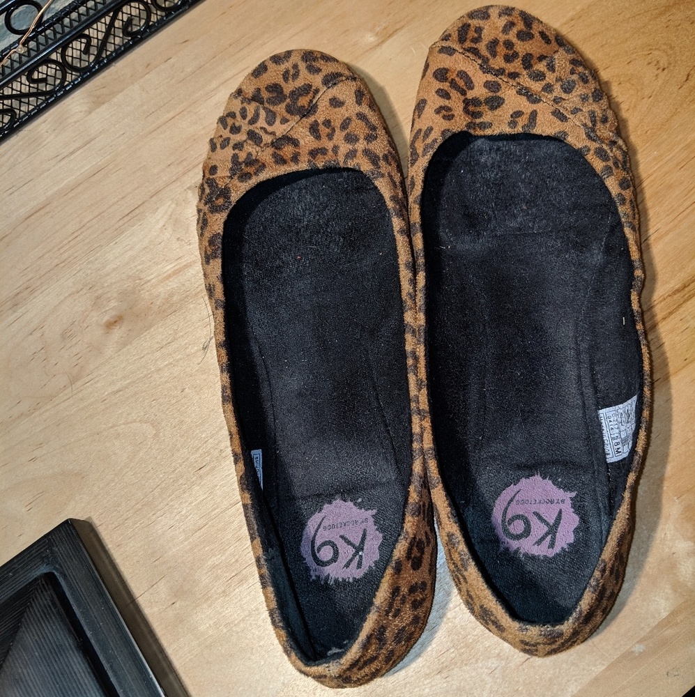 K9 Leopard print Flats, size 8